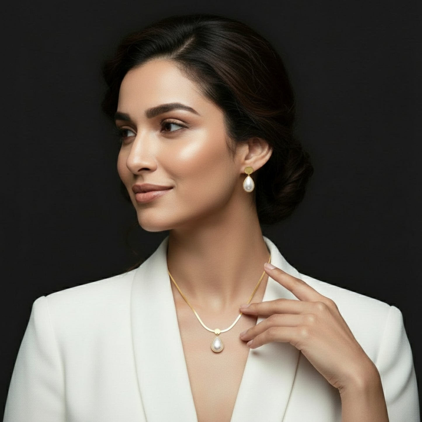 Pearl Necklace and Earrings Set for Women - Lightweight Gold Plated Jewellery - Ethnic Western Formal Wear - Perfect for Office Party Wedding Gifting